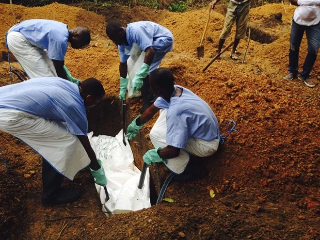 Chùm ảnh đại dịch khủng khiếp Ebola đang đe dọa cả thế giới ảnh 5