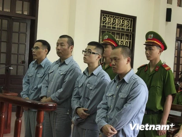 Gần 60 năm tù cho bốn bị cáo Trung Quốc làm giả thẻ ngân hàng ảnh 1 Gần 60 năm tù cho bốn bị cáo Trung Quốc làm giả thẻ ngân hàng ảnh 1