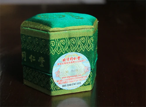 An Cung Ngưu Hoàng hoàn mẫu hộp xanhcó giá khoảng 700.000 đồng trở lên, mỗi nơi bán giá khác nhau.Ảnh:Phan Dương. 1_1409238820.jpg