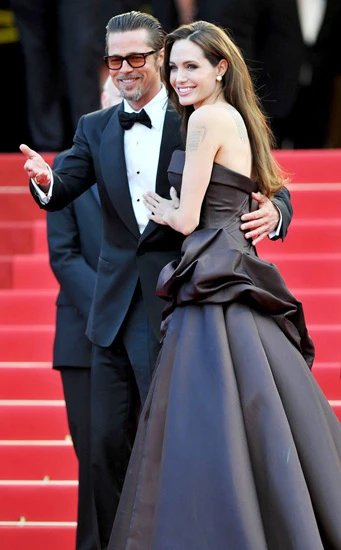 Brad Pitt và trở thành vợ chồng theo luật pháp California. Brad Pitt và trở thành vợ chồng theo luật pháp California.