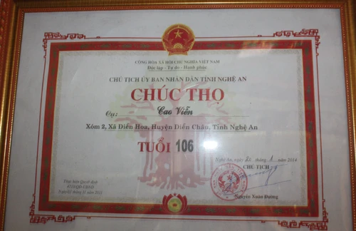 Tổ chức Kỷ lục châu Á vừa công bố cặp vợ chồng cao tuổi nhất thuộc về vợ chồng cụ Cao Viễn. Ảnh:H.B. giay-mung-8740-1409213120.jpg