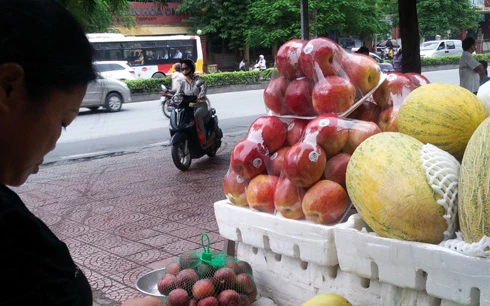 'Ma trận' trái cây đội lốt nhập khẩu móc túi người tiêu dùng ảnh 1