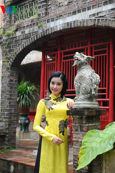 Ngắm nhan sắc Á hậu Huyền My trong áo dài nền nã ảnh 2 Ngắm nhan sắc Á hậu Huyền My trong áo dài nền nã ảnh 2