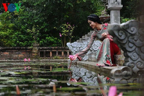 Ngắm nhan sắc Á hậu Huyền My trong áo dài nền nã ảnh 9 Ngắm nhan sắc Á hậu Huyền My trong áo dài nền nã ảnh 9