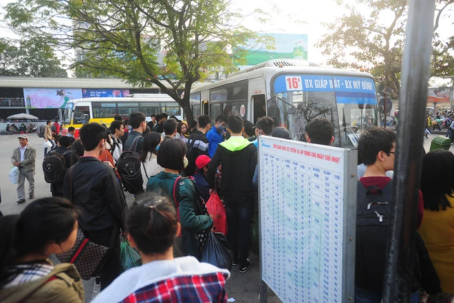 Cửa ngõ Hà Nội, TP.HCM ùn ứ khi người dân trở lại sau kỳ nghỉ ảnh 2 Cửa ngõ Hà Nội, TP.HCM ùn ứ khi người dân trở lại sau kỳ nghỉ ảnh 2