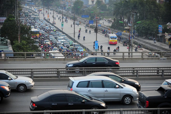 Cửa ngõ Hà Nội, TP.HCM ùn ứ khi người dân trở lại sau kỳ nghỉ ảnh 7 Cửa ngõ Hà Nội, TP.HCM ùn ứ khi người dân trở lại sau kỳ nghỉ ảnh 7