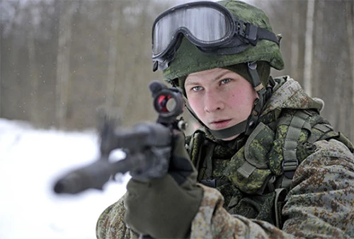 Bộ đồ Ratnik với nhiều điểm khác biệt so với quân phục hiện tại của binh sĩ Nga. Một số dòng súng trường bắn tỉa áp chế trong cơ cấu bộ đồ Ratnik. Súng trường AEK- 971. Mũ hiện thị đa chức năng trong Ratnik. Bộ đồ Ratnik kết hợp với súng trường AK-12 Bộ đồ Ratnik với nhiều điểm khác biệt so với quân phục hiện tại của binh sĩ Nga. Một số dòng súng trường bắn tỉa áp chế trong cơ cấu bộ đồ Ratnik. Súng trường AEK- 971. Mũ hiện thị đa chức năng trong Ratnik. Bộ đồ Ratnik kết hợp với súng trường AK-12
