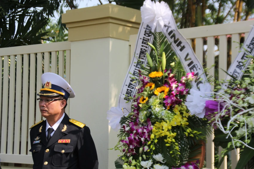 Hàng ngàn người đến viếng ông Nguyễn Bá Thanh trong nghẹn ngào ảnh 9