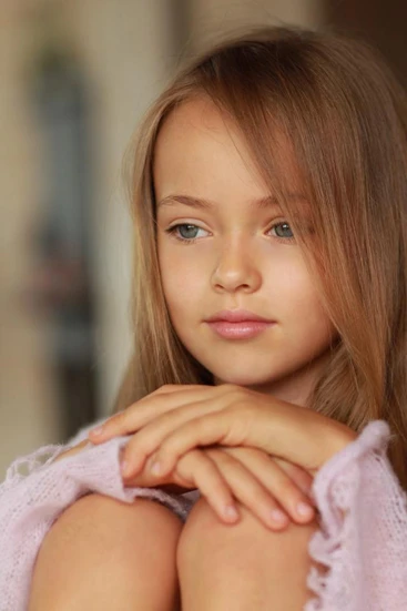 Tuy vậy, sự nghiệp của Kristina không phải lúc nào cũng gặp nhiều thuận lợi. Một số người chỉ trích rằng vợ chồng cầu thủ Pimenov cho con tiếp xúc với làng mẫu quá sớm, phải làm việc vất vả trong khi bạn bè đồng trang lứa vẫn còn được vui chơi hồn nhiên. Tuy vậy, sự nghiệp của Kristina không phải lúc nào cũng gặp nhiều thuận lợi. Một số người chỉ trích rằng, Bên cạnh những lời khen ngợi về khí chất làm người mẫu của Kristina, không ít người chỉ trích vợ chồng Pimenov cho con tiếp xúc với làng mẫu quá sớm, chụp ảnh vất vả trong khi bạn bè cùng lứa với cô bé còn chạy nhảy, vui đùa hồn nhiên.