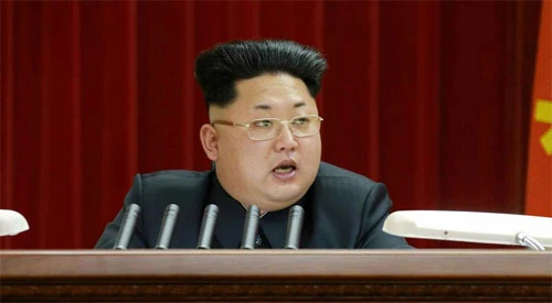 Kim Jong-un với kiểu đầu mới trongcuộc họp của Bộ Chính trị thuộc Ủy ban Trung ương đảng Lao động hôm qua. Ảnh: Twitter