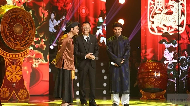 Nhà báo Lại Văn Sâm: Trên đời chỉ có hai loại người không mắc lỗi ảnh 1 Nhà báo Lại Văn Sâm trong vai trò dẫn dắt chương trình 12 Con giáp (Ảnh: ĐLNA)