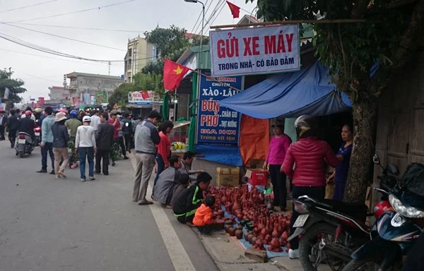 Chưa họp, chợ Viềng đã chật kín người ảnh 12 Chưa họp, chợ Viềng đã chật kín người ảnh 12