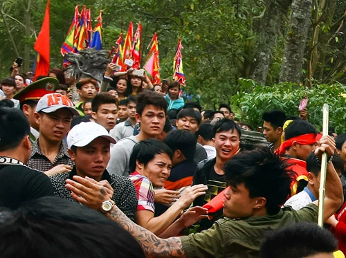 Hình ảnh diễn ra ở lễ hội Gióng (Sóc Sơn, Hà Nội) năm 2015. Ảnh:Chí Toàn. HOI-GIONG-8117-1425379693.jpg