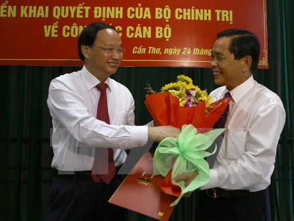 Trao quyết định nhân sự của Bộ Chính trị ở một loạt tỉnh ảnh 1