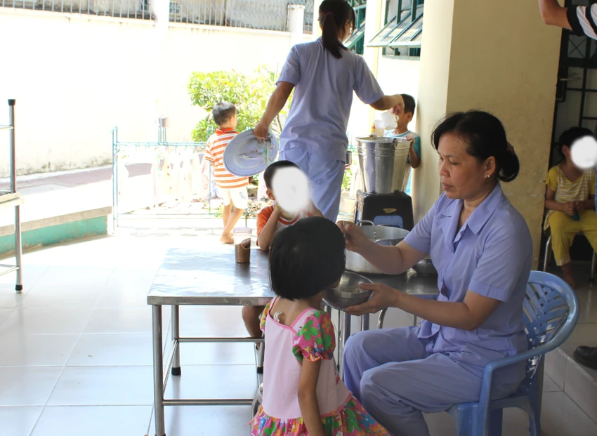 Thanh tra Sở vào cuộc vụ năm bảo mẫu đánh trẻ nhiễm HIV ảnh 3 Thanh tra Sở vào cuộc vụ năm bảo mẫu đánh trẻ nhiễm HIV ảnh 3