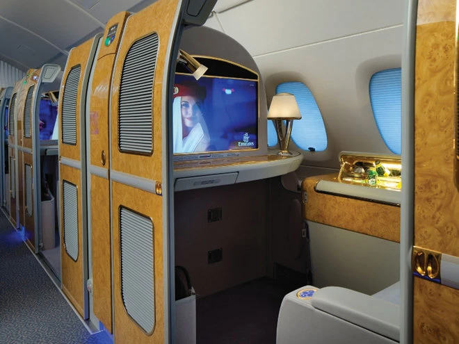Khoang hạng nhất dát vàng trên máy bay Emirates ảnh 2 Khoang hạng nhất dát vàng trên máy bay Emirates ảnh 2