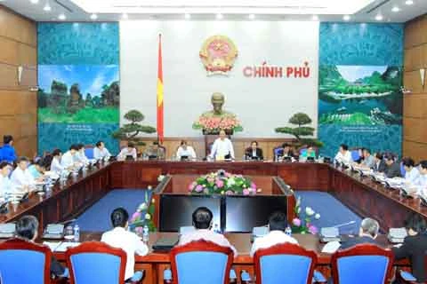 Yêu cầu đặt ra hiện nay là Bộ Nội vụ phải cắt giảm tối đa các thủ tục đi liền với tiết kiệm chi phí - Phó Thủ tướng Nguyễn Xuân Phúc yêu cầu. Ảnh: VGP/Lê Sơn Yêu cầu đặt ra hiện nay là Bộ Nội vụ phải cắt giảm tối đa các thủ tục đi liền với tiết kiệm chi phí - Phó Thủ tướng Nguyễn Xuân Phúc yêu cầu. Ảnh: VGP/Lê Sơn