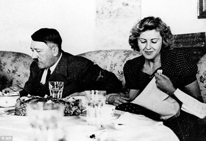 Tiết lộ những giờ phút cuối cùng của trùm phátxít Adolf Hitler ảnh 1