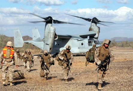 Một chiếc MV-22 Osprey của Thủy quân Lục chiến Mỹ làm nhiệm vụ đổ quân. Ảnh: defense.gov Một chiếc MV-22 Osprey của Thủy quân Lục chiến Mỹ làm nhiệm vụ đổ quân. Ảnh: defense.gov
