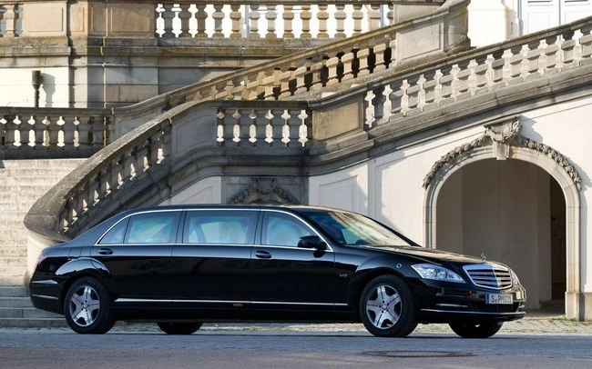 Pullman Guard S600 là dòng xe cao cấp nhất của hãng Mercedes-Benz. Siêu xe bọc thép hơn 30 tỷ mới nhập của Bộ Ngoại giao có gì đặc biệt?