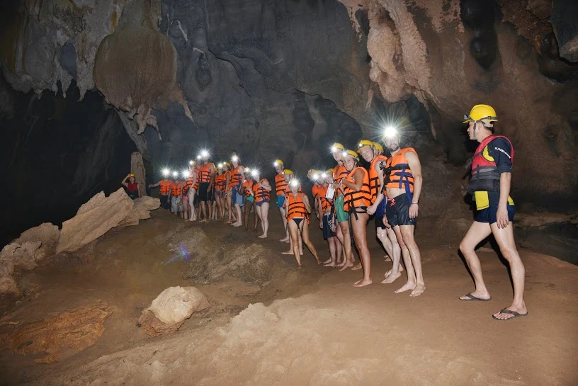 Khám phá 'tắm bùn hang động' tại Phong Nha - Kẻ Bàng ảnh 1 Khám phá 'tắm bùn hang động' tại Phong Nha - Kẻ Bàng ảnh 1