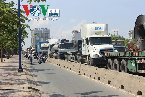 Cửa ngõ Sài Gòn kẹt xe khủng khiếp, kéo dài trong nhiều giờ ảnh 16 Cửa ngõ Sài Gòn kẹt xe khủng khiếp, kéo dài trong nhiều giờ ảnh 16