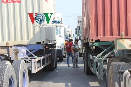 Cửa ngõ Sài Gòn kẹt xe khủng khiếp, kéo dài trong nhiều giờ ảnh 7 Cửa ngõ Sài Gòn kẹt xe khủng khiếp, kéo dài trong nhiều giờ ảnh 7