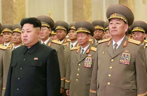 Lãnh đạo Triều Tiên Kim Jong-un (trái) và Bộ trưởng Quốc phòngHyon Yong-chol tại một sự kiện hôm 16/2 ở Bình Nhưỡng. Ảnh:CFP Lãnh đạo Triều Tiên Kim Jong-un (trái) và Bộ trưởng Quốc phòngHyon Yong-chol. Ảnh: WantChinaTimes