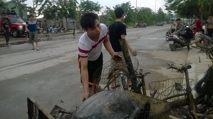 Cháy khủng khiếp trong đêm ở khu lán công nhân, 4.000 người tháo chạy ảnh 8 Cháy khủng khiếp trong đêm ở khu lán công nhân, 4.000 người tháo chạy ảnh 8