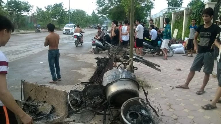 Cháy khủng khiếp trong đêm ở khu lán công nhân, 4.000 người tháo chạy ảnh 13 Cháy khủng khiếp trong đêm ở khu lán công nhân, 4.000 người tháo chạy ảnh 13