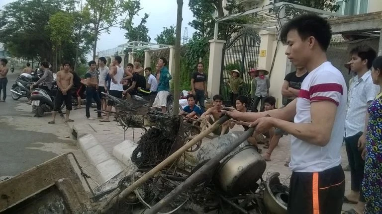 Cháy khủng khiếp trong đêm ở khu lán công nhân, 4.000 người tháo chạy ảnh 17 Cháy khủng khiếp trong đêm ở khu lán công nhân, 4.000 người tháo chạy ảnh 17