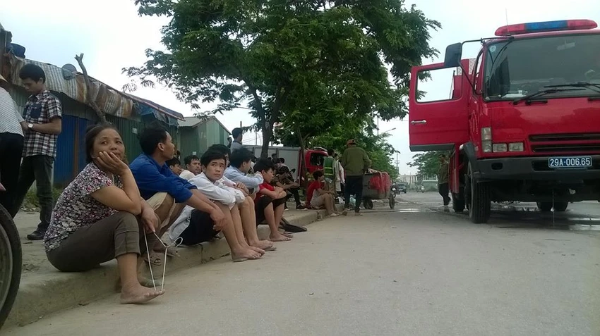 Cháy khủng khiếp trong đêm ở khu lán công nhân, 4.000 người tháo chạy ảnh 2 Cháy khủng khiếp trong đêm ở khu lán công nhân, 4.000 người tháo chạy ảnh 2
