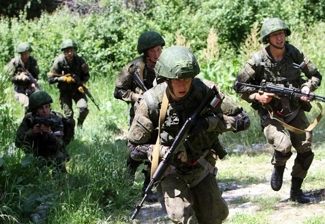 Những bài tập trên không 'dựng tóc gáy' của lính nhảy dù Nga ảnh 16 Những bài tập trên không 'dựng tóc gáy' của lính nhảy dù Nga ảnh 16