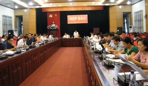 Họp báo thông tinlàm rõ nội dung xây dựng Đề án Tượng đài Bác Hồ với đồng bào các dân tộc Tây Bắc gắn với Quảng trường Tây Bắc tại thành phố Sơn La, tỉnh Sơn La diễn ra chiều 5/8 doTrưởng Ban Tuyên giáo Tỉnh ủy Sơn LaMai Thu HươngvàPhó Chủ tịch UBND tỉnhNguyễn Quốc Khánh chủ trì. Ảnh:Minh Anh. tuong-dai-son-la3-2273-1438782127.jpg