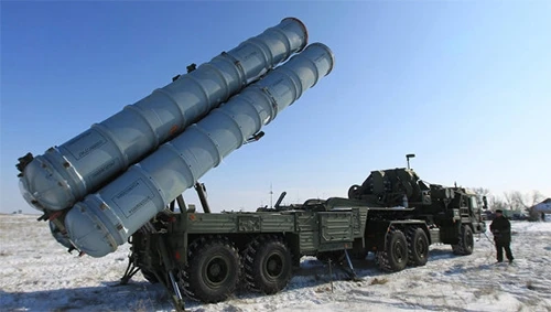 Tổ hợp tên lửa phòng không S-400 Triumph. Tổ hợp tên lửa phòng không S-400 Triumph.
