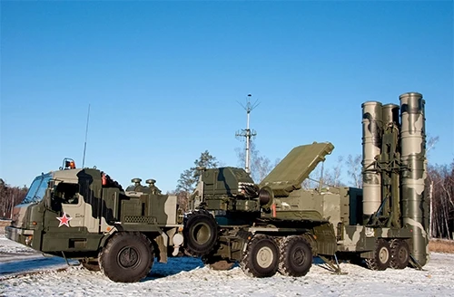 Tổ hợp tên lửa phòng không S-400 Triumph. Tổ hợp tên lửa phòng không S-400 Triumph.