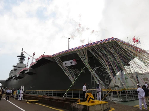 Tàu sân bay trực thăng Kaga trong lễ hạ thủy. Ảnh:Stripes 2-1543-1440812596.jpg