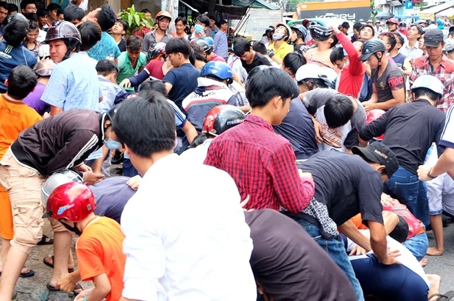 'Đội quân' giựt cô hồn chuyên nghiệp gây náo loạn Sài Gòn ảnh 6 'Đội quân' giựt cô hồn chuyên nghiệp gây náo loạn Sài Gòn ảnh 6