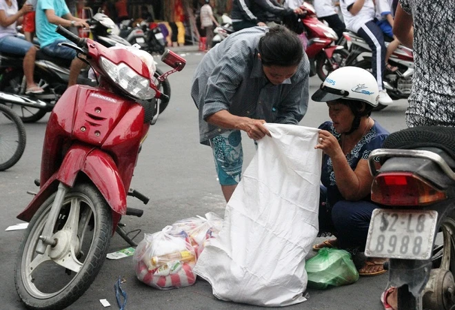 'Đội quân' giựt cô hồn chuyên nghiệp gây náo loạn Sài Gòn ảnh 9 'Đội quân' giựt cô hồn chuyên nghiệp gây náo loạn Sài Gòn ảnh 9