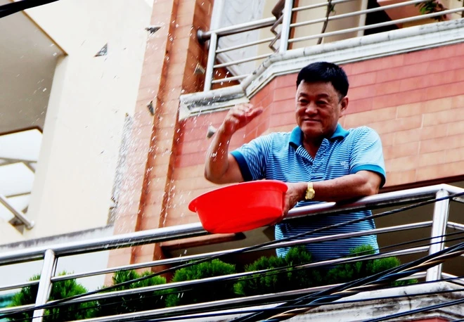 'Đội quân' giựt cô hồn chuyên nghiệp gây náo loạn Sài Gòn ảnh 3 'Đội quân' giựt cô hồn chuyên nghiệp gây náo loạn Sài Gòn ảnh 3