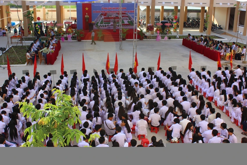 Lễ khai giảng ở ngôi trường chỉ toàn học sinh lớp 10 ảnh 4 Lễ khai giảng ở ngôi trường chỉ toàn học sinh lớp 10 ảnh 4