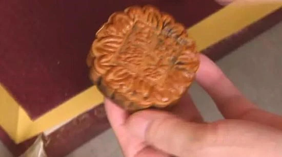 Sốc với bánh Trung Thu Trung Quốc 10 năm vẫn không bốc mùi ảnh 2