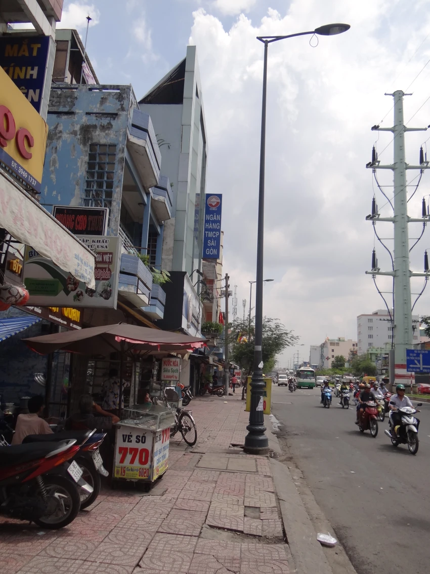 Phát hiện 'thủ phạm' gây ngập là cái… trụ đèn ảnh 1