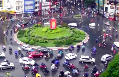 Vòng xoayDân Chủ ngày nay là giao lộ của các tuyến đường Võ Thị Sáu - Lý Chính Thắng - Ba Tháng Hai - Cách Mạng Tháng Tám - Nguyễn Phúc Nguyên - Nguyễn Thượng Hiền. Ảnh:VOV giao thông bi-n-mo-chon-tap-the-lon-nhat-sai-gon-2