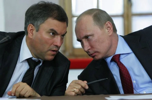 Vyacheslav Volodin (trái) và Putin. Ảnh:Reuters nhung-nguoi-pho-ta-putin-dan-dat-nuoc-nga-3