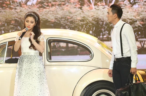 Trước đêm Chung kết xếp hạng, Tố My được nhiều người dự đoán là Quán quân năm nay. Tuy nhiên, cô thiếu may mắn trong chặng đua cuối cùng. Các tiết mục mà Tố My mang đến trong đêm thi đều thể hiện sự đầu tư, chăm chút, tiêu biểu như tiết mục đơn ca liên khúc "Tâm sự đời tôi - Đừng nhắc chuyện lòng". Cô đã mang cả ôtô cổ lên sân khấu, cũng như mời em gái Tố Ny tham gia biểu diễn minh họa. Tuy nhiên, phần thi đơn ca của Tố My lại không thành công. Ý Lan cảm thấy tiếc vì thí sinh này hát đôi câu bị chênh phô. "Tôi đặt niềm tin vào Tố My. Đây là hai bài nổi tiếng của chị nhưng em không thể hiện tốt, tập chưa kỹ, có lẽ do quá tập trung vào phần biểu diễn", Phi Nhung nói. Tổng số điểm mà giọng ca Đà Nẵng nhận được ở phần thi đơn ca là 39 điểm. co-gai-rua-chen-bat-khoc-khi-gianh-quan-quan-solo-cung-bolero-5