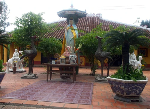 Chùa Phụng Sơn được xếp hạng di tích Văn hóa quốc gia năm 1988. Ảnh: Wikipedia 5-ngoi-chua-co-nhat-sai-gon-4