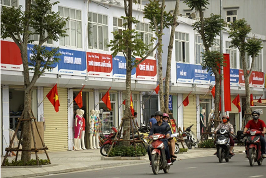 Quận Thanh Xuân nói gì về biển hiệu 'đồng phục xanh đỏ' ở phố kiểu mẫu? ảnh 2
