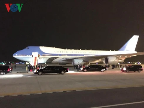 chuyên cơ chở tổng thống obama đã hạ cánh xuống nội bài hình 2 chuyen co cho tong thong obama da ha canh xuong noi bai hinh 2