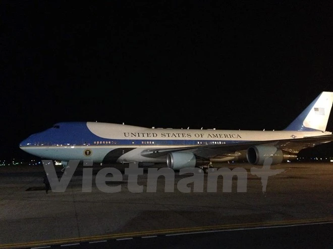 Chuyên cơ chở Tổng thống Obama đã đáp xuống sân bay Nội Bài ảnh 1